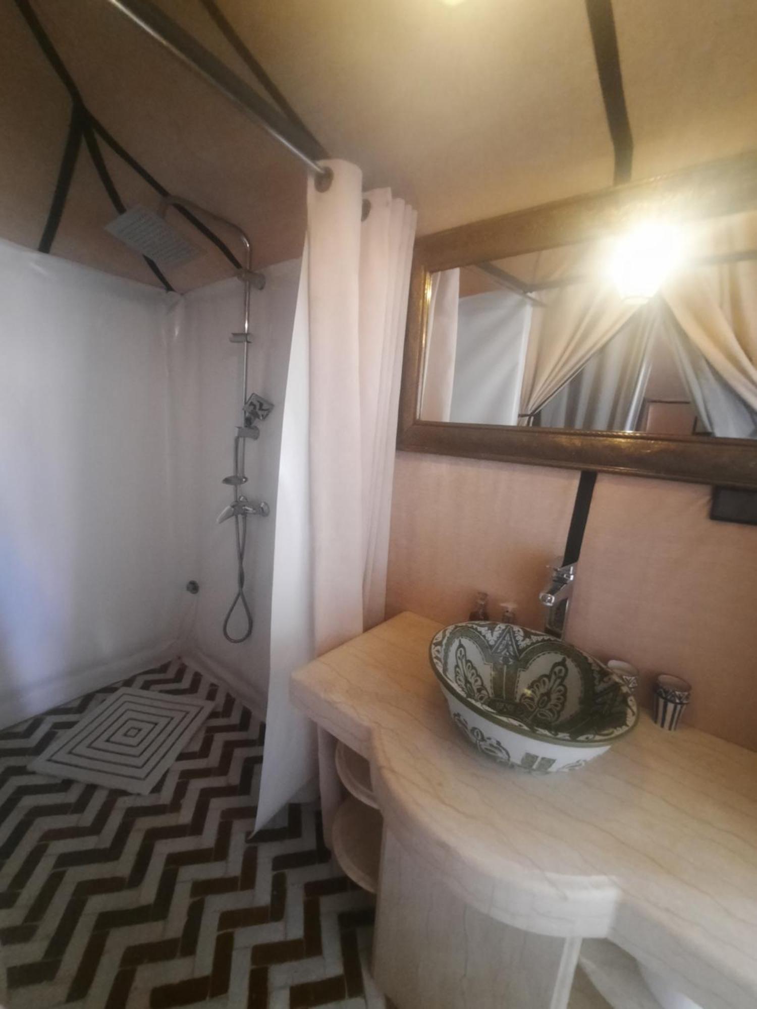 Starlit Camp 호텔 메르주가 외부 사진